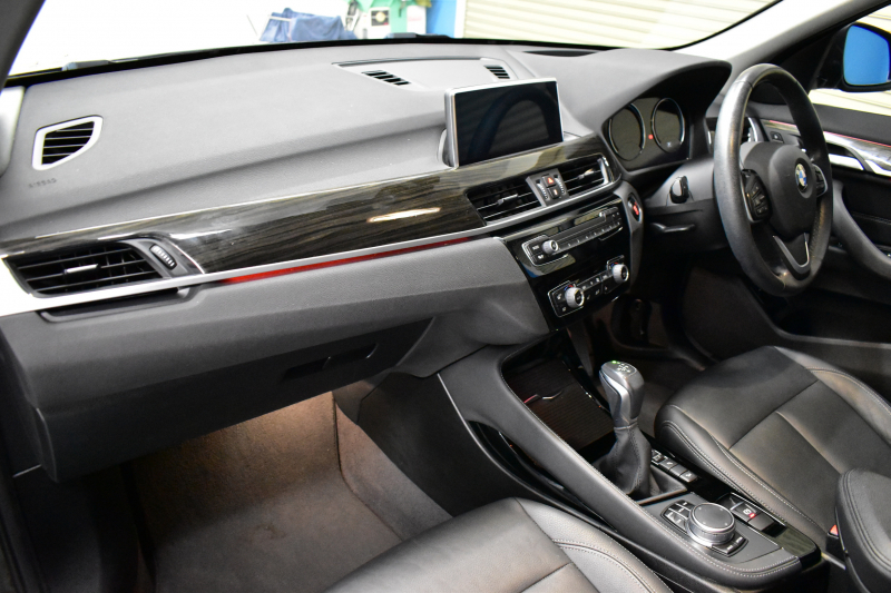 BMW X1 Xﾄﾞﾗｲﾌﾞ18d xﾗｲﾝ 中期ﾓﾃﾞﾙ 4WD ﾋｰﾀｰ付黒革 ｱﾄﾞﾊﾞﾝｽﾄﾞｱｸﾃｨﾌﾞｾｰﾌﾃｨ&ｺﾝﾌｫｰﾄ&ﾊｲﾗｲﾝP 追従ACC HUD 18AW NEWﾃﾞｻﾞｲﾝﾒｰﾀｰ LEDﾍｯﾄﾞﾗｲﾄ ﾀｯﾁﾊﾟﾈﾙHDDﾅﾋﾞBｶﾒﾗ 前後PDC  衝突軽減B 車線逸脱&歩行者警告 電動Rｹﾞｰﾄ ｽﾏｰﾄｷｰ 2年保証
