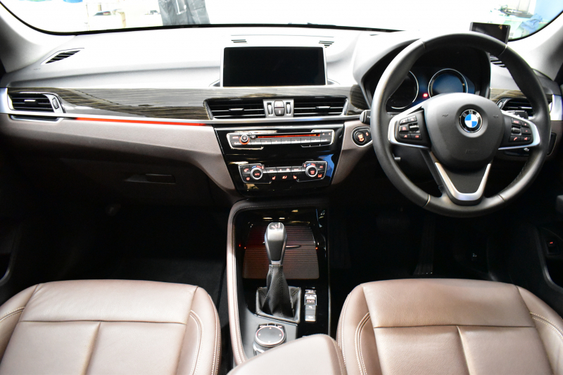 BMW X1 Xﾄﾞﾗｲﾌﾞ18d xﾗｲﾝ 中期ﾓﾃﾞﾙ 4WD ﾋｰﾀｰ付茶革 ｱﾄﾞﾊﾞﾝｽﾄﾞｱｸﾃｨﾌﾞｾｰﾌﾃｨ&ｺﾝﾌｫｰﾄ&ﾊｲﾗｲﾝP 追従ACC HUD 19AW NEWﾃﾞｻﾞｲﾝﾒｰﾀｰ LEDﾍｯﾄﾞﾗｲﾄ ﾀｯﾁﾊﾟﾈﾙHDDﾅﾋﾞBｶﾒﾗ 前後PDC  衝突軽減B 車線逸脱&歩行者警告 電動Rｹﾞｰﾄ ｽﾏｰﾄｷｰ 2年保証