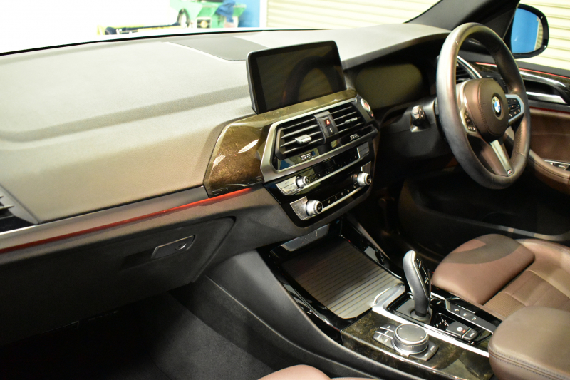 BMW X3 Xﾄﾞﾗｲﾌﾞ20d Mｽﾎﾟｰﾂ ｾﾚｸﾄ&ﾊｲﾗｲﾝP ﾊﾟﾉﾗﾏｻﾝR 型式変更後ﾓﾃﾞﾙ(UZ20) 社外ﾌﾙｾｸﾞ&後席ﾓﾆﾀｰ harman/kardon  前席ﾍﾞﾝﾁﾚｰｼｮﾝ&全席ﾋｰﾀｰ付茶革 ﾗｲﾌﾞｺｯｸﾋﾟｯﾄ  20AW LEDﾍｯﾄﾞﾗｲﾄ ACC HUD LCW ﾀｯﾁﾊﾟﾈﾙﾅﾋﾞ  電動Rｹﾞｰﾄ ﾜｲﾔﾚｽ充電  2年保証
