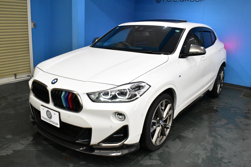 BMW X2 M35i 4WD ｾﾚｸﾄ&ｱﾄﾞﾊﾞﾝｽﾄﾞｱｸﾃｨﾌﾞｾｰﾌﾃｨ-&ｺﾝﾌｫｰﾄP ﾊﾟﾉﾗﾏｻﾝﾙｰﾌ ﾋｰﾀｰ付電動黒革 3DﾃﾞｻﾞｲﾝFﾘｯﾌﾟ 20AW LEDﾍｯﾄﾞﾗｲﾄ 追従ACC HUD ﾀｯﾁﾊﾟﾈﾙﾅﾋﾞBｶﾒﾗ ｶｰﾎﾞﾝ調ﾄﾗﾝｸ&ﾘｱｽﾎﾟｲﾗｰ 衝突軽減B 車線逸脱&歩行者警告 電動Rｹﾞｰﾄ 2年保証