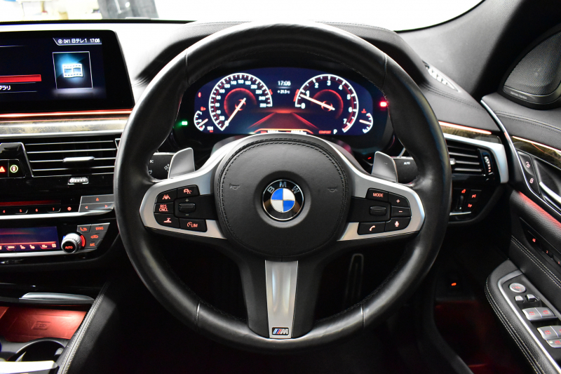 BMW 6シリーズ 630iｸﾞﾗﾝﾂｰﾘｽﾓ Mｽﾎﾟｰﾂ ﾊﾟﾉﾗﾏｻﾝR ｲﾉﾍﾞｰｼｮﾝ&ｺﾝﾌｫｰﾄP 前席ﾏｯｻｰｼﾞ&ﾍﾞﾝﾁ&全席ﾋｰﾀｰ付黒革 ﾊｰﾏﾝｶｰﾄﾞﾝ 4ｿﾞｰﾝAC LEDﾍｯﾄﾞﾗｲﾄ 追従ACC HUD ｿﾌﾄｸﾛｰｽﾞﾄﾞｱ 衝突軽減B 車線変更&逸脱&歩行者警告 全周囲ｶﾒﾗ3Dﾋﾞｭｰ 電動Rｹﾞｰﾄ 2年保証