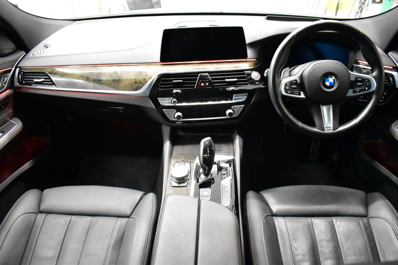 BMW 6シリーズ 630iｸﾞﾗﾝﾂｰﾘｽﾓ Mｽﾎﾟｰﾂ ﾊﾟﾉﾗﾏｻﾝR ｲﾉﾍﾞｰｼｮﾝ&ｺﾝﾌｫｰﾄP 前席ﾏｯｻｰｼﾞ&ﾍﾞﾝﾁ&全席ﾋｰﾀｰ付黒革 ﾊｰﾏﾝｶｰﾄﾞﾝ 4ｿﾞｰﾝAC LEDﾍｯﾄﾞﾗｲﾄ 追従ACC HUD ｿﾌﾄｸﾛｰｽﾞﾄﾞｱ 衝突軽減B 車線変更&逸脱&歩行者警告 全周囲ｶﾒﾗ3Dﾋﾞｭｰ 電動Rｹﾞｰﾄ 2年保証