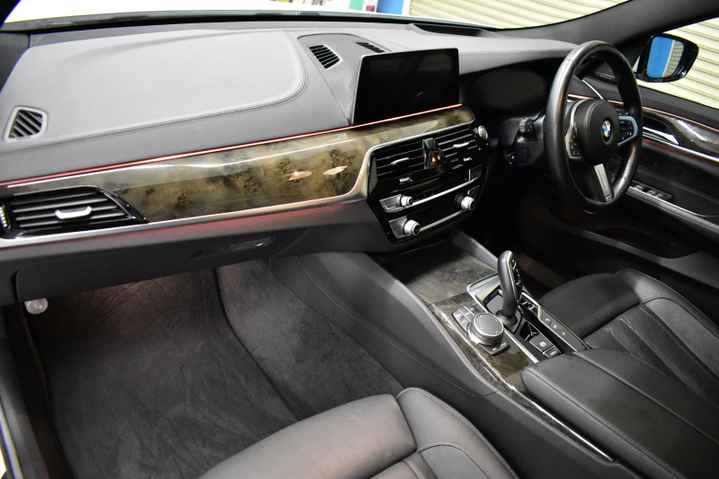 BMW 6シリーズ 630iｸﾞﾗﾝﾂｰﾘｽﾓ Mｽﾎﾟｰﾂ ﾊﾟﾉﾗﾏｻﾝR ｲﾉﾍﾞｰｼｮﾝ&ｺﾝﾌｫｰﾄP 前席ﾏｯｻｰｼﾞ&ﾍﾞﾝﾁ&全席ﾋｰﾀｰ付黒革 ﾊｰﾏﾝｶｰﾄﾞﾝ 4ｿﾞｰﾝAC LEDﾍｯﾄﾞﾗｲﾄ 追従ACC HUD ｿﾌﾄｸﾛｰｽﾞﾄﾞｱ 衝突軽減B 車線変更&逸脱&歩行者警告 全周囲ｶﾒﾗ3Dﾋﾞｭｰ 電動Rｹﾞｰﾄ 2年保証