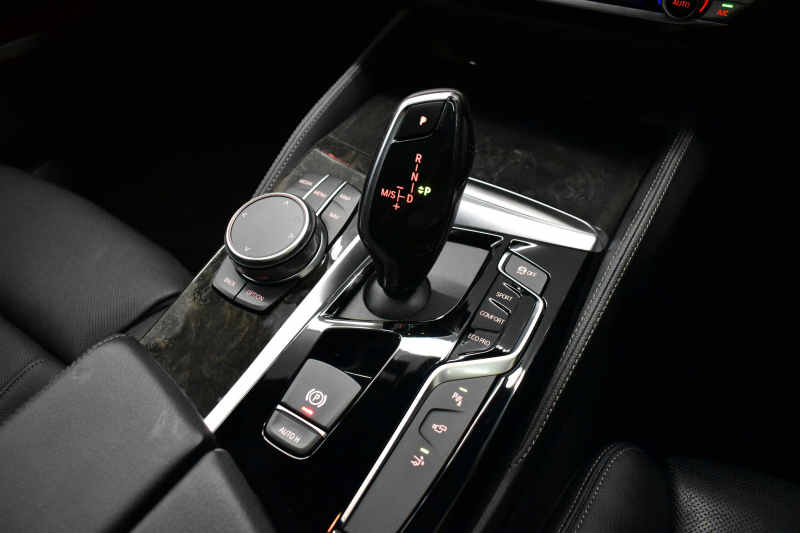 BMW 6シリーズ 630iｸﾞﾗﾝﾂｰﾘｽﾓ Mｽﾎﾟｰﾂ ﾊﾟﾉﾗﾏｻﾝR ｲﾉﾍﾞｰｼｮﾝ&ｺﾝﾌｫｰﾄP 前席ﾏｯｻｰｼﾞ&ﾍﾞﾝﾁ&全席ﾋｰﾀｰ付黒革 ﾊｰﾏﾝｶｰﾄﾞﾝ 4ｿﾞｰﾝAC LEDﾍｯﾄﾞﾗｲﾄ 追従ACC HUD ｿﾌﾄｸﾛｰｽﾞﾄﾞｱ 衝突軽減B 車線変更&逸脱&歩行者警告 全周囲ｶﾒﾗ3Dﾋﾞｭｰ 電動Rｹﾞｰﾄ 2年保証