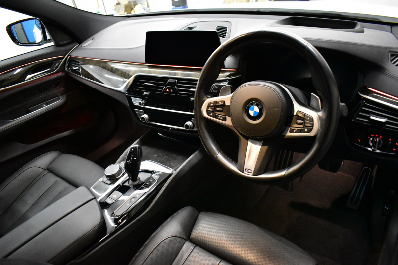BMW 6シリーズ 630iｸﾞﾗﾝﾂｰﾘｽﾓ Mｽﾎﾟｰﾂ ﾊﾟﾉﾗﾏｻﾝR ｲﾉﾍﾞｰｼｮﾝ&ｺﾝﾌｫｰﾄP 前席ﾏｯｻｰｼﾞ&ﾍﾞﾝﾁ&全席ﾋｰﾀｰ付黒革 ﾊｰﾏﾝｶｰﾄﾞﾝ 4ｿﾞｰﾝAC LEDﾍｯﾄﾞﾗｲﾄ 追従ACC HUD ｿﾌﾄｸﾛｰｽﾞﾄﾞｱ 衝突軽減B 車線変更&逸脱&歩行者警告 全周囲ｶﾒﾗ3Dﾋﾞｭｰ 電動Rｹﾞｰﾄ 2年保証
