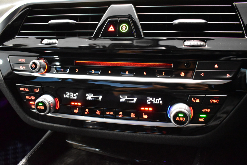 BMW 5シリーズ 523d Mｽﾎﾟｰﾂ ﾃﾞﾋﾞｭｰ&ﾊｲﾗｲﾝP 全席ﾋｰﾀｰ付黒革 HUD LEDﾍｯﾄﾞﾗｲﾄ 追従ACC ｿﾌﾄｸﾛｰｽﾞﾄﾞｱ 液晶ﾒｰﾀｰ ｼﾞｪｽﾁｬ-C付ﾀｯﾁﾊﾟﾈﾙ対応iﾄﾞﾗｲﾌﾞHDDﾅﾋﾞﾌﾙｾｸﾞ 全周囲ｶﾒﾗ3Dﾋﾞｭｰ 車線変更&逸脱警告 衝突軽減ﾌﾞﾚｰｷ 電動ﾄﾗﾝｸ 2年保証