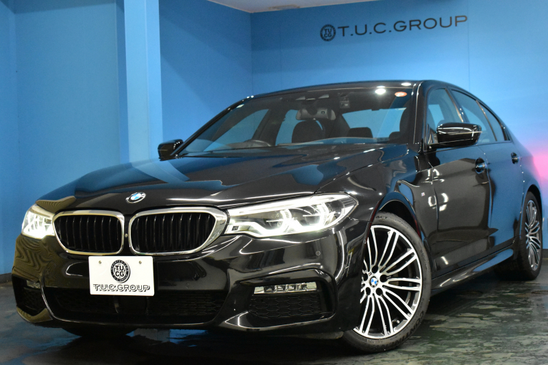 BMW 5シリーズ 523d Mｽﾎﾟｰﾂ ﾃﾞﾋﾞｭｰ&ﾊｲﾗｲﾝP 全席ﾋｰﾀｰ付黒革 HUD LEDﾍｯﾄﾞﾗｲﾄ 追従ACC ｿﾌﾄｸﾛｰｽﾞﾄﾞｱ 液晶ﾒｰﾀｰ ｼﾞｪｽﾁｬ-C付ﾀｯﾁﾊﾟﾈﾙ対応iﾄﾞﾗｲﾌﾞHDDﾅﾋﾞﾌﾙｾｸﾞ 全周囲ｶﾒﾗ3Dﾋﾞｭｰ 車線変更&逸脱警告 衝突軽減ﾌﾞﾚｰｷ 電動ﾄﾗﾝｸ 2年保証
