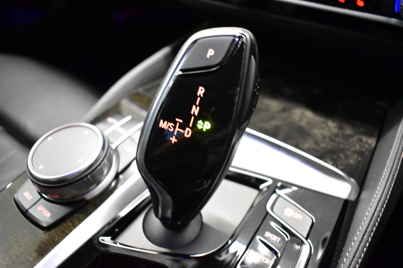 BMW 5シリーズ 523d Mｽﾎﾟｰﾂ ﾃﾞﾋﾞｭｰ&ﾊｲﾗｲﾝP 全席ﾋｰﾀｰ付黒革 HUD LEDﾍｯﾄﾞﾗｲﾄ 追従ACC ｿﾌﾄｸﾛｰｽﾞﾄﾞｱ 液晶ﾒｰﾀｰ ｼﾞｪｽﾁｬ-C付ﾀｯﾁﾊﾟﾈﾙ対応iﾄﾞﾗｲﾌﾞHDDﾅﾋﾞﾌﾙｾｸﾞ 全周囲ｶﾒﾗ3Dﾋﾞｭｰ 車線変更&逸脱警告 衝突軽減ﾌﾞﾚｰｷ 電動ﾄﾗﾝｸ 2年保証