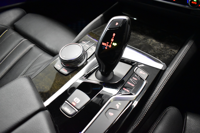 BMW 5シリーズ 523d Mｽﾎﾟｰﾂ ﾃﾞﾋﾞｭｰ&ﾊｲﾗｲﾝP 全席ﾋｰﾀｰ付黒革 HUD LEDﾍｯﾄﾞﾗｲﾄ 追従ACC ｿﾌﾄｸﾛｰｽﾞﾄﾞｱ 液晶ﾒｰﾀｰ ｼﾞｪｽﾁｬ-C付ﾀｯﾁﾊﾟﾈﾙ対応iﾄﾞﾗｲﾌﾞHDDﾅﾋﾞﾌﾙｾｸﾞ 全周囲ｶﾒﾗ3Dﾋﾞｭｰ 車線変更&逸脱警告 衝突軽減ﾌﾞﾚｰｷ 電動ﾄﾗﾝｸ 2年保証