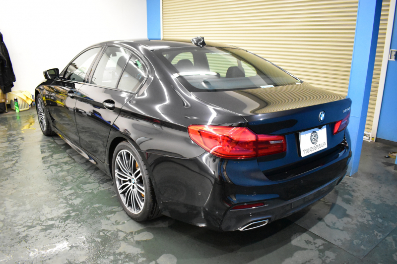 BMW 5シリーズ 523d Mｽﾎﾟｰﾂ ﾃﾞﾋﾞｭｰ&ﾊｲﾗｲﾝP 全席ﾋｰﾀｰ付黒革 HUD LEDﾍｯﾄﾞﾗｲﾄ 追従ACC ｿﾌﾄｸﾛｰｽﾞﾄﾞｱ 液晶ﾒｰﾀｰ ｼﾞｪｽﾁｬ-C付ﾀｯﾁﾊﾟﾈﾙ対応iﾄﾞﾗｲﾌﾞHDDﾅﾋﾞﾌﾙｾｸﾞ 全周囲ｶﾒﾗ3Dﾋﾞｭｰ 車線変更&逸脱警告 衝突軽減ﾌﾞﾚｰｷ 電動ﾄﾗﾝｸ 2年保証