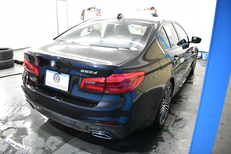 BMW 5シリーズ 523d Mｽﾎﾟｰﾂ ﾃﾞﾋﾞｭｰ&ﾊｲﾗｲﾝP 全席ﾋｰﾀｰ付黒革 HUD LEDﾍｯﾄﾞﾗｲﾄ 追従ACC ｿﾌﾄｸﾛｰｽﾞﾄﾞｱ 液晶ﾒｰﾀｰ ｼﾞｪｽﾁｬ-C付ﾀｯﾁﾊﾟﾈﾙ対応iﾄﾞﾗｲﾌﾞHDDﾅﾋﾞﾌﾙｾｸﾞ 全周囲ｶﾒﾗ3Dﾋﾞｭｰ 車線変更&逸脱警告 衝突軽減ﾌﾞﾚｰｷ 電動ﾄﾗﾝｸ 2年保証