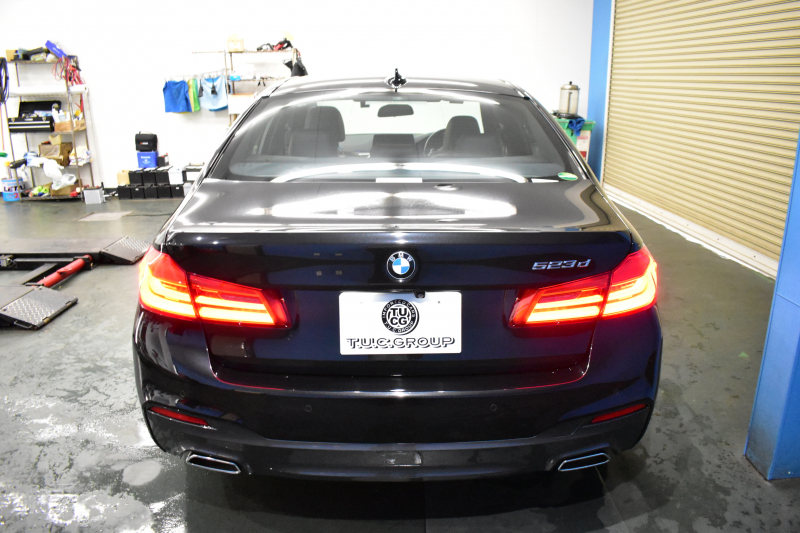 BMW 5シリーズ 523d Mｽﾎﾟｰﾂ ﾃﾞﾋﾞｭｰ&ﾊｲﾗｲﾝP 全席ﾋｰﾀｰ付黒革 HUD LEDﾍｯﾄﾞﾗｲﾄ 追従ACC ｿﾌﾄｸﾛｰｽﾞﾄﾞｱ 液晶ﾒｰﾀｰ ｼﾞｪｽﾁｬ-C付ﾀｯﾁﾊﾟﾈﾙ対応iﾄﾞﾗｲﾌﾞHDDﾅﾋﾞﾌﾙｾｸﾞ 全周囲ｶﾒﾗ3Dﾋﾞｭｰ 車線変更&逸脱警告 衝突軽減ﾌﾞﾚｰｷ 電動ﾄﾗﾝｸ 2年保証
