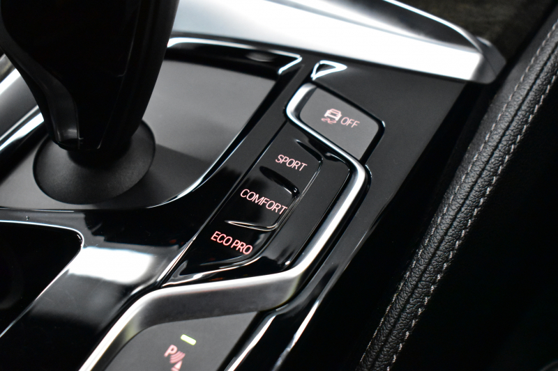 BMW 5シリーズ 523i Mｽﾎﾟｰﾂ ﾊｲﾗｲﾝP ｱﾀﾞﾌﾟﾃｨﾌﾞLEDﾍｯﾄﾞﾗｲﾄ 全席ﾋｰﾀｰ付黒革 追従ACC HUD ｼﾞｪｽﾁｬｰC付ﾀｯﾁﾊﾟﾈﾙHDDﾅﾋﾞ全周囲ｶﾒﾗ ﾜｲﾔﾚｽ充電 車線変更&逸脱&歩行者警告 Pｱｼｽﾄ 液晶ﾒｰﾀｰ 19AW 2年保証