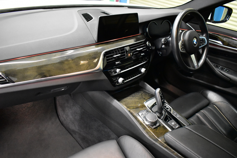 BMW 5シリーズ 523i Mｽﾎﾟｰﾂ ﾊｲﾗｲﾝP ｱﾀﾞﾌﾟﾃｨﾌﾞLEDﾍｯﾄﾞﾗｲﾄ 全席ﾋｰﾀｰ付黒革 追従ACC HUD ｼﾞｪｽﾁｬｰC付ﾀｯﾁﾊﾟﾈﾙHDDﾅﾋﾞ全周囲ｶﾒﾗ ﾜｲﾔﾚｽ充電 車線変更&逸脱&歩行者警告 Pｱｼｽﾄ 液晶ﾒｰﾀｰ 19AW 2年保証