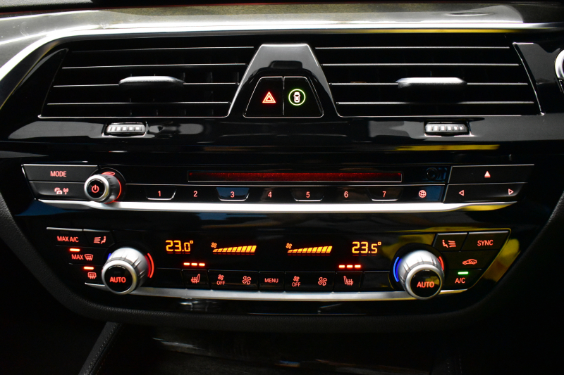 BMW 5シリーズ 523i Mｽﾎﾟｰﾂ ﾊｲﾗｲﾝP ｱﾀﾞﾌﾟﾃｨﾌﾞLEDﾍｯﾄﾞﾗｲﾄ 全席ﾋｰﾀｰ付黒革 追従ACC HUD ｼﾞｪｽﾁｬｰC付ﾀｯﾁﾊﾟﾈﾙHDDﾅﾋﾞ全周囲ｶﾒﾗ ﾜｲﾔﾚｽ充電 車線変更&逸脱&歩行者警告 Pｱｼｽﾄ 液晶ﾒｰﾀｰ 19AW 2年保証