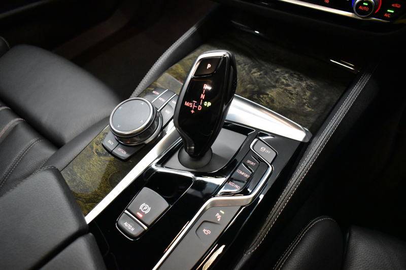 BMW 5シリーズ 523i Mｽﾎﾟｰﾂ ﾊｲﾗｲﾝP ｱﾀﾞﾌﾟﾃｨﾌﾞLEDﾍｯﾄﾞﾗｲﾄ 全席ﾋｰﾀｰ付黒革 追従ACC HUD ｼﾞｪｽﾁｬｰC付ﾀｯﾁﾊﾟﾈﾙHDDﾅﾋﾞ全周囲ｶﾒﾗ ﾜｲﾔﾚｽ充電 車線変更&逸脱&歩行者警告 Pｱｼｽﾄ 液晶ﾒｰﾀｰ 19AW 2年保証