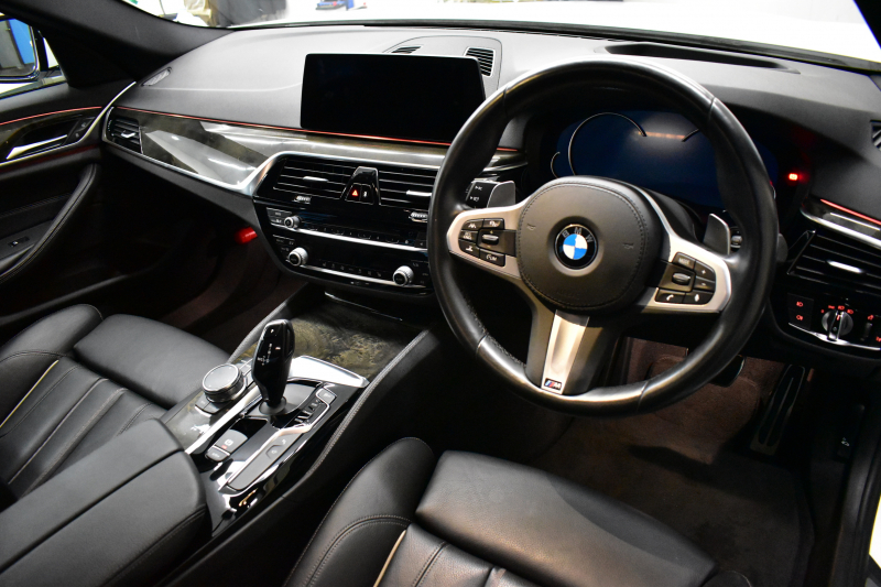 BMW 5シリーズ 523i Mｽﾎﾟｰﾂ ﾊｲﾗｲﾝP ｱﾀﾞﾌﾟﾃｨﾌﾞLEDﾍｯﾄﾞﾗｲﾄ 全席ﾋｰﾀｰ付黒革 追従ACC HUD ｼﾞｪｽﾁｬｰC付ﾀｯﾁﾊﾟﾈﾙHDDﾅﾋﾞ全周囲ｶﾒﾗ ﾜｲﾔﾚｽ充電 車線変更&逸脱&歩行者警告 Pｱｼｽﾄ 液晶ﾒｰﾀｰ 19AW 2年保証