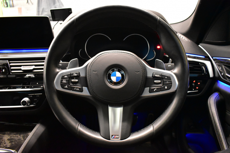 BMW 5シリーズ 540i Xﾄﾞﾗｲﾌﾞ Mｽﾎﾟｰﾂ 4WD ｺﾝﾌｫｰﾄ&ﾊｲﾗｲﾝP ｻﾝﾙｰﾌ 前席ｺﾝﾌｫｰﾄｼｰﾄ 前席ﾏｯｻｰｼﾞ&ﾍﾞﾝﾁﾚｰﾀｰ 全席ﾋｰﾀｰ付黒革 CPMｽﾄﾗｯﾄﾌﾞﾚｰｽ&ﾛｱﾚｲﾝﾌｫｰｽ 可変ｻｽ Mｽﾎﾟｰﾂﾌﾞﾚｰｷ LEDﾍｯﾄﾞﾗｲﾄ ACC HUD LCW  4ｿﾞｰﾝAC 全周囲ｶﾒﾗ  電動ﾄﾗﾝｸ 2年保証