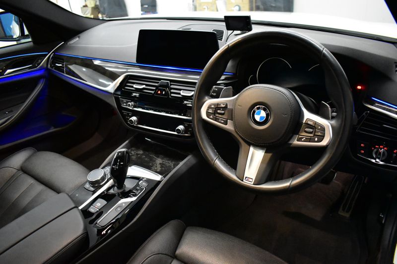 BMW 5シリーズ 540i Xﾄﾞﾗｲﾌﾞ Mｽﾎﾟｰﾂ 4WD ｺﾝﾌｫｰﾄ&ﾊｲﾗｲﾝP ｻﾝﾙｰﾌ 前席ｺﾝﾌｫｰﾄｼｰﾄ 前席ﾏｯｻｰｼﾞ&ﾍﾞﾝﾁﾚｰﾀｰ 全席ﾋｰﾀｰ付黒革 CPMｽﾄﾗｯﾄﾌﾞﾚｰｽ&ﾛｱﾚｲﾝﾌｫｰｽ 可変ｻｽ Mｽﾎﾟｰﾂﾌﾞﾚｰｷ LEDﾍｯﾄﾞﾗｲﾄ ACC HUD LCW  4ｿﾞｰﾝAC 全周囲ｶﾒﾗ  電動ﾄﾗﾝｸ 2年保証