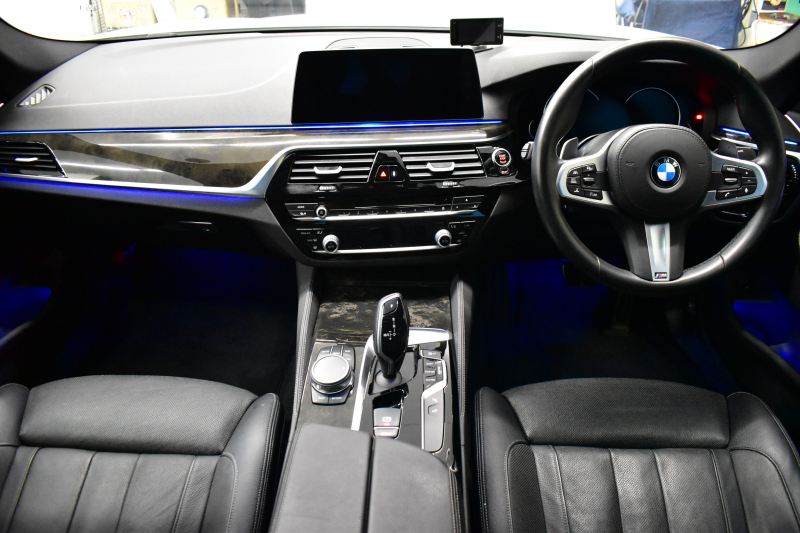 BMW 5シリーズ 540i Xﾄﾞﾗｲﾌﾞ Mｽﾎﾟｰﾂ 4WD ｺﾝﾌｫｰﾄ&ﾊｲﾗｲﾝP ｻﾝﾙｰﾌ 前席ｺﾝﾌｫｰﾄｼｰﾄ 前席ﾏｯｻｰｼﾞ&ﾍﾞﾝﾁﾚｰﾀｰ 全席ﾋｰﾀｰ付黒革 CPMｽﾄﾗｯﾄﾌﾞﾚｰｽ&ﾛｱﾚｲﾝﾌｫｰｽ 可変ｻｽ Mｽﾎﾟｰﾂﾌﾞﾚｰｷ LEDﾍｯﾄﾞﾗｲﾄ ACC HUD LCW  4ｿﾞｰﾝAC 全周囲ｶﾒﾗ  電動ﾄﾗﾝｸ 2年保証