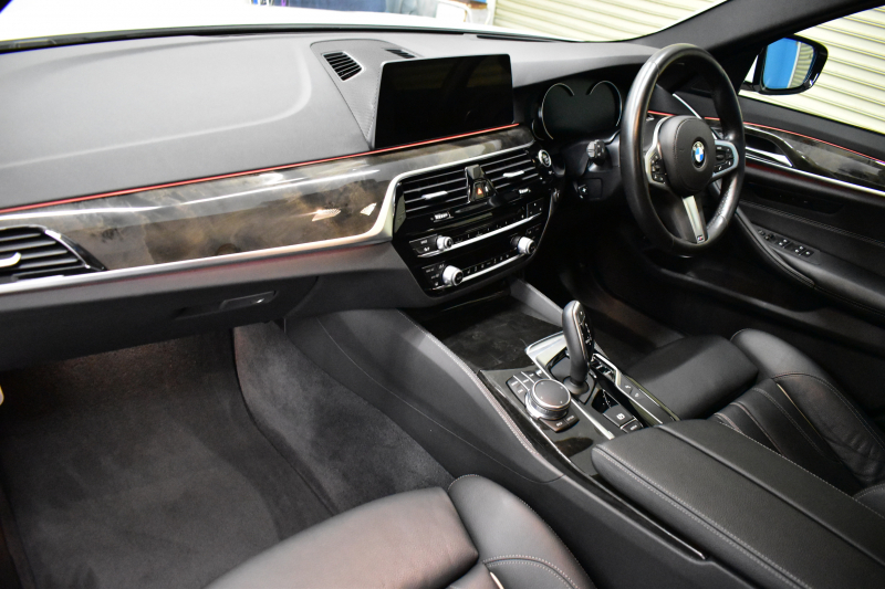 BMW 5シリーズ 530iﾂｰﾘﾝｸﾞ Mｽﾎﾟｰﾂ ｲﾉﾍﾞｰｼｮﾝ&ﾊｲﾗｲﾝP ｱﾀﾞﾌﾟﾃｨﾌﾞLEDﾍｯﾄﾞﾗｲﾄ 全席ﾋｰﾀｰ付黒革 追従ACC HUD ﾀｯﾁﾊﾟﾈﾙHDDﾅﾋﾞ 全周囲ｶﾒﾗ3Dﾋﾞｭｰ Pｱｼｽﾄ 車線変更&逸脱&歩行者警告 衝突軽減B 19AW 電動Rｹﾞｰﾄ 2年保証