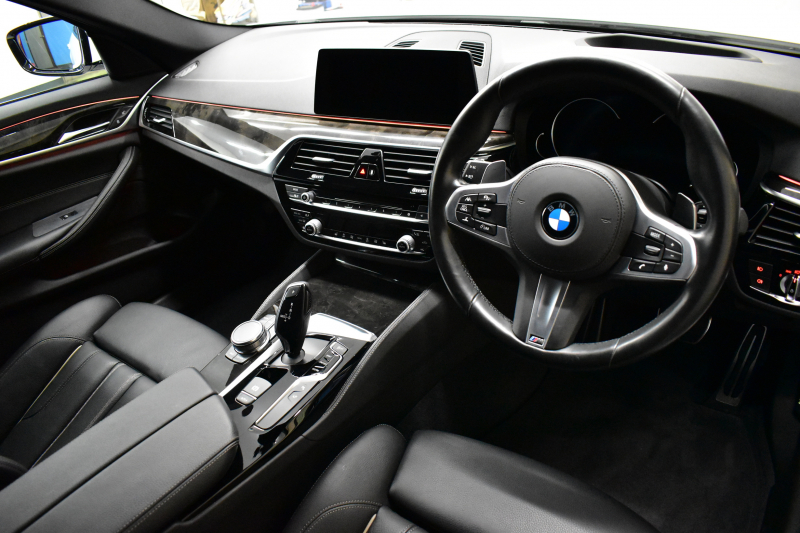 BMW 5シリーズ 530iﾂｰﾘﾝｸﾞ Mｽﾎﾟｰﾂ ｲﾉﾍﾞｰｼｮﾝ&ﾊｲﾗｲﾝP ｱﾀﾞﾌﾟﾃｨﾌﾞLEDﾍｯﾄﾞﾗｲﾄ 全席ﾋｰﾀｰ付黒革 追従ACC HUD ﾀｯﾁﾊﾟﾈﾙHDDﾅﾋﾞ 全周囲ｶﾒﾗ3Dﾋﾞｭｰ Pｱｼｽﾄ 車線変更&逸脱&歩行者警告 衝突軽減B 19AW 電動Rｹﾞｰﾄ 2年保証