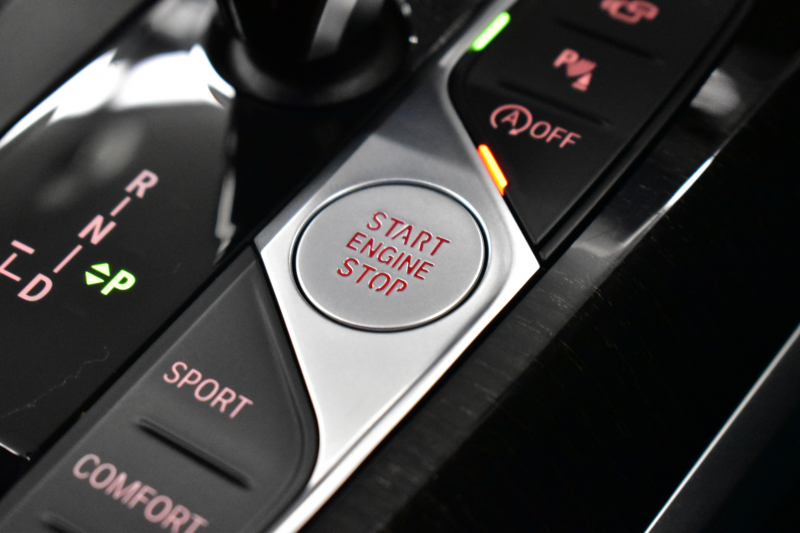 BMW 3シリーズ 320d Xﾄﾞﾗｲﾌﾞ Mｽﾎﾟｰﾂ 4WD ﾃﾞﾋﾞｭｰ&ｲﾉﾍﾞｰｼｮﾝ&ｺﾝﾌｫｰﾄP ｻﾝﾙｰﾌ ﾚｰｻﾞｰLEDﾗｲﾄ HUD ﾋｰﾀｰ付黒革 全周囲ｶﾒﾗ  追従ACC LCW 19AW ﾗｲﾌﾞｺｯｸﾋﾟｯﾄﾀｯﾁﾊﾟﾈﾙﾅﾋﾞ ｱｯﾌﾟﾙｶｰﾌﾟﾚｲ 電動ﾄﾗﾝｸ ﾜｲﾔﾚｽ充電 2年保証
