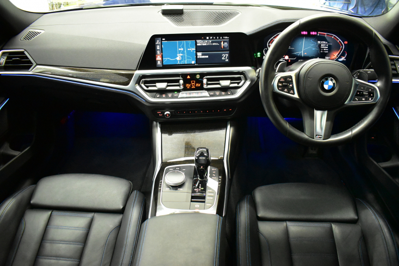 BMW 3シリーズ 320d Xﾄﾞﾗｲﾌﾞ Mｽﾎﾟｰﾂ 4WD ﾃﾞﾋﾞｭｰ&ｲﾉﾍﾞｰｼｮﾝ&ｺﾝﾌｫｰﾄP ｻﾝﾙｰﾌ ﾚｰｻﾞｰLEDﾗｲﾄ HUD ﾋｰﾀｰ付黒革 全周囲ｶﾒﾗ  追従ACC LCW 19AW ﾗｲﾌﾞｺｯｸﾋﾟｯﾄﾀｯﾁﾊﾟﾈﾙﾅﾋﾞ ｱｯﾌﾟﾙｶｰﾌﾟﾚｲ 電動ﾄﾗﾝｸ ﾜｲﾔﾚｽ充電 2年保証