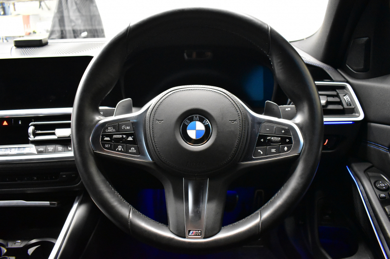 BMW 3シリーズ 320d Xﾄﾞﾗｲﾌﾞ Mｽﾎﾟｰﾂ 4WD ﾃﾞﾋﾞｭｰ&ｲﾉﾍﾞｰｼｮﾝ&ｺﾝﾌｫｰﾄP ｻﾝﾙｰﾌ ﾚｰｻﾞｰLEDﾗｲﾄ HUD ﾋｰﾀｰ付黒革 全周囲ｶﾒﾗ  追従ACC LCW 19AW ﾗｲﾌﾞｺｯｸﾋﾟｯﾄﾀｯﾁﾊﾟﾈﾙﾅﾋﾞ ｱｯﾌﾟﾙｶｰﾌﾟﾚｲ 電動ﾄﾗﾝｸ ﾜｲﾔﾚｽ充電 2年保証