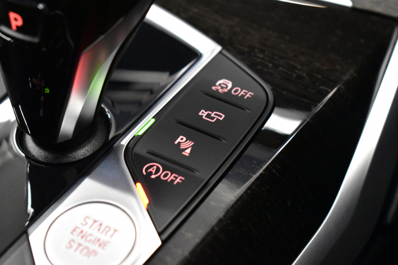 BMW 3シリーズ 320d Xﾄﾞﾗｲﾌﾞ Mｽﾎﾟｰﾂ 4WD ﾃﾞﾋﾞｭｰ&ｲﾉﾍﾞｰｼｮﾝ&ｺﾝﾌｫｰﾄP ｻﾝﾙｰﾌ ﾚｰｻﾞｰLEDﾗｲﾄ HUD ﾋｰﾀｰ付黒革 全周囲ｶﾒﾗ  追従ACC LCW 19AW ﾗｲﾌﾞｺｯｸﾋﾟｯﾄﾀｯﾁﾊﾟﾈﾙﾅﾋﾞ ｱｯﾌﾟﾙｶｰﾌﾟﾚｲ 電動ﾄﾗﾝｸ ﾜｲﾔﾚｽ充電 2年保証