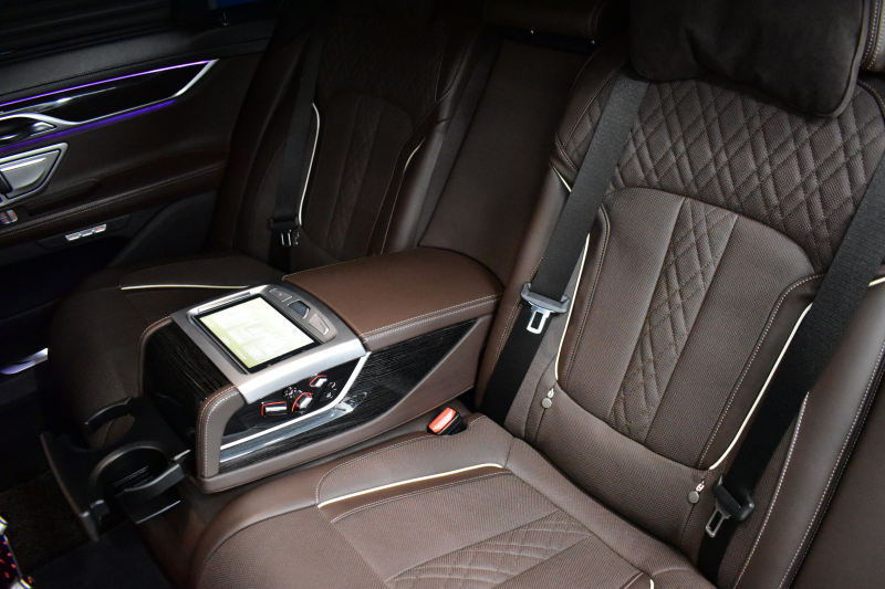 BMW 7シリーズ 740i Mｽﾎﾟｰﾂ ﾘｱｺﾝﾌｫｰﾄP 後席ﾓﾆﾀｰ ｻﾝR 3Dﾃﾞｻﾞｲﾝ製Fﾘｯﾌﾟ ｱﾙﾋﾟﾅﾒｰﾀｰ BMWﾚｰｻﾞｰLED 前席ﾏｯｻｰｼﾞ 全席ﾋｰﾀｰ&ﾍﾞﾝﾁﾚｰｼｮﾝ茶革 ACC HUD ﾊｰﾏﾝｶｰﾄﾞﾝ ｼﾞｪｽﾁｬｰCﾀｯﾁﾊﾟﾈﾙﾅﾋﾞ 液晶ﾒｰﾀｰ 20AW ﾃﾞｨｽﾌﾟﾚｲｷｰ 2年保証