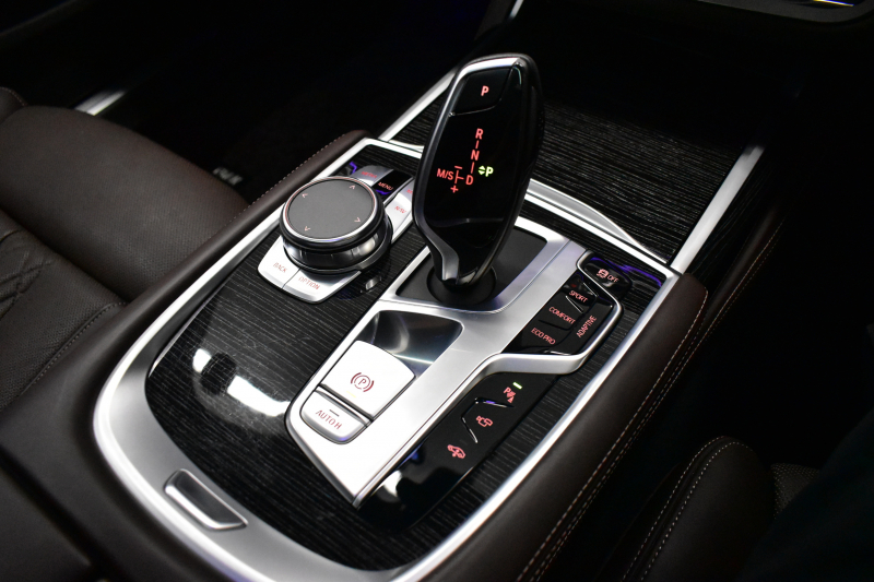 BMW 7シリーズ 740i Mｽﾎﾟｰﾂ ﾘｱｺﾝﾌｫｰﾄP 後席ﾓﾆﾀｰ ｻﾝR 3Dﾃﾞｻﾞｲﾝ製Fﾘｯﾌﾟ ｱﾙﾋﾟﾅﾒｰﾀｰ BMWﾚｰｻﾞｰLED 前席ﾏｯｻｰｼﾞ 全席ﾋｰﾀｰ&ﾍﾞﾝﾁﾚｰｼｮﾝ茶革 ACC HUD ﾊｰﾏﾝｶｰﾄﾞﾝ ｼﾞｪｽﾁｬｰCﾀｯﾁﾊﾟﾈﾙﾅﾋﾞ 液晶ﾒｰﾀｰ 20AW ﾃﾞｨｽﾌﾟﾚｲｷｰ 2年保証