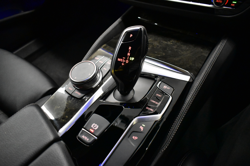 BMW 5シリーズ 523i Mｽﾎﾟｰﾂ ﾊｲﾗｲﾝP 全席ﾋｰﾀｰ付黒革 追従ACC HUD LEDﾍｯﾄﾞﾗｲﾄ  ｼﾞｪｽﾁｬｰC付ﾀｯﾁﾊﾟﾈﾙHDDﾅﾋﾞ全周囲ｶﾒﾗ ﾜｲﾔﾚｽ充電 車線変更&逸脱&歩行者警告 Pｱｼｽﾄ 液晶ﾒｰﾀｰ 19AW 2年保証