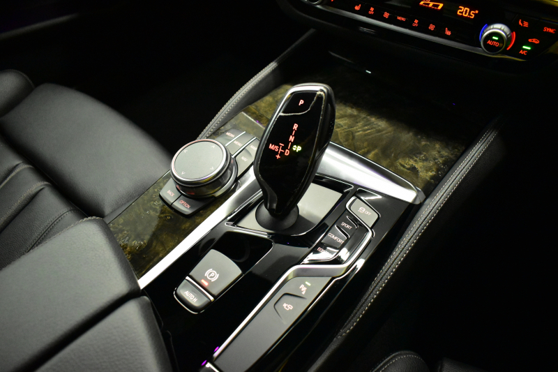 BMW 5シリーズ 523iﾂｰﾘﾝｸﾞ Mｽﾎﾟｰﾂ ｲﾉﾍﾞｰｼｮﾝ&ﾊｲﾗｲﾝP 全席ﾋｰﾀｰ付黒革 追従ACC HUD LCW ｱﾀﾞﾌﾟﾃｨﾌﾞLEDﾍｯﾄﾞﾗｲﾄ ﾜｲﾔﾚｽ充電ﾄﾚｲ ｼﾞｪｽﾁｬｰC付ﾀｯﾁﾊﾟﾈﾙHDDﾅﾋﾞ 全周囲ｶﾒﾗ3Dﾋﾞｭｰ Pｱｼｽﾄ 液晶ﾒｰﾀｰ  19AW ﾃﾞｨｽﾌﾟﾚｲｷｰ 1ｵｰﾅｰ 2年保証