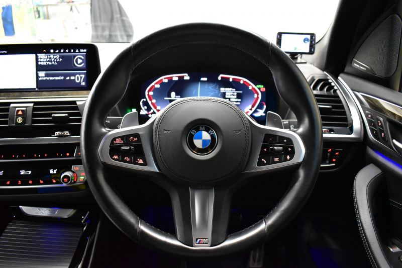 BMW X3 Xﾄﾞﾗｲﾌﾞ20d Mｽﾎﾟｰﾂ ｾﾚｸﾄ&ﾊｲﾗｲﾝP ﾊﾟﾉﾗﾏｻﾝR 型式変更後ﾓﾃﾞﾙ(UZ20) ﾗｲﾌﾞｺｯｸﾋﾟｯﾄ  harman/kardon  前席ﾍﾞﾝﾁﾚｰｼｮﾝ&全席ﾋｰﾀｰ付黒革 20AW LEDﾍｯﾄﾞﾗｲﾄ ACC HUD LCW ﾀｯﾁﾊﾟﾈﾙﾅﾋﾞ 全周囲ｶﾒﾗ 電動Rｹﾞｰﾄ ﾜｲﾔﾚｽ充電  2年保証