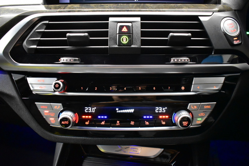 BMW X3 Xﾄﾞﾗｲﾌﾞ20d Mｽﾎﾟｰﾂ ｾﾚｸﾄ&ﾊｲﾗｲﾝP ﾊﾟﾉﾗﾏｻﾝR 型式変更後ﾓﾃﾞﾙ(UZ20) ﾗｲﾌﾞｺｯｸﾋﾟｯﾄ  harman/kardon  前席ﾍﾞﾝﾁﾚｰｼｮﾝ&全席ﾋｰﾀｰ付黒革 20AW LEDﾍｯﾄﾞﾗｲﾄ ACC HUD LCW ﾀｯﾁﾊﾟﾈﾙﾅﾋﾞ 全周囲ｶﾒﾗ 電動Rｹﾞｰﾄ ﾜｲﾔﾚｽ充電  2年保証