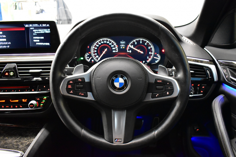 BMW 5シリーズ 530iﾂｰﾘﾝｸﾞ Mｽﾎﾟｰﾂ 高出力ﾓﾃﾞﾙ ﾊｲﾗｲﾝP ｱﾀﾞﾌﾟﾃｨﾌﾞLEDﾍｯﾄﾞﾗｲﾄ 全席ﾋｰﾀｰ付黒革 追従ACC ﾀｯﾁﾊﾟﾈﾙHDDﾅﾋﾞ 全周囲ｶﾒﾗ3Dﾋﾞｭｰ Pｱｼｽﾄ 車線変更&逸脱&歩行者警告 衝突軽減B 19AW 電動Rｹﾞｰﾄ 2年保証