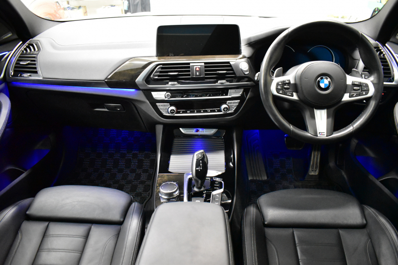 BMW X3 M40d ｾﾚｸﾄ&ﾊｲﾗｲﾝP 326馬力 ﾊﾟﾉﾗﾏｻﾝR 全席ﾋｰﾀｰ付黒革 ﾊｰﾏﾝｶｰﾄﾞﾝ 21AW 追従ACC HUD Mｽﾎﾟｰﾂﾌﾞﾚｰｷ&ﾃﾞﾌ ﾀｯﾁﾊﾟﾈﾙﾅﾋﾞ ﾌﾙｾｸﾞ 全周囲ｶﾒﾗ3Dﾋﾞｭｰ ｱﾀﾞﾌﾟﾃｨﾌﾞLEDﾍｯﾄﾞﾗｲﾄ 電動Rｹﾞｰﾄ ﾜｲﾔﾚｽ充電 液晶ﾒｰﾀｰ 2年保証