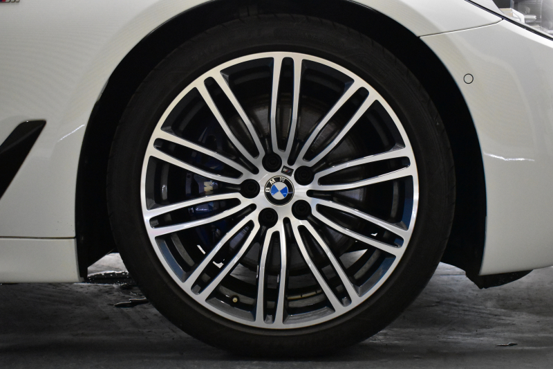 BMW 5シリーズ 530i Mｽﾎﾟｰﾂ 1ｵｰﾅｰ ｺﾝﾌｫｰﾄ&ﾊｲﾗｲﾝP ｱﾀﾞﾌﾟﾃｨﾌﾞLEDﾍｯﾄﾞﾗｲﾄ 前席ﾍﾞﾝﾁ&ﾏｯｻｰｼﾞ&全席ﾋｰﾀｰ付黒革 追従ACC ｿﾌﾄｸﾛｰｽﾞ ﾀｯﾁﾊﾟﾈﾙHDDﾅﾋﾞ 全周囲ｶﾒﾗ3Dﾋﾞｭｰ Pｱｼｽﾄ 車線変更&逸脱&歩行者警告 衝突軽減B 19AW 電動ﾄﾗﾝｸ 2年保証