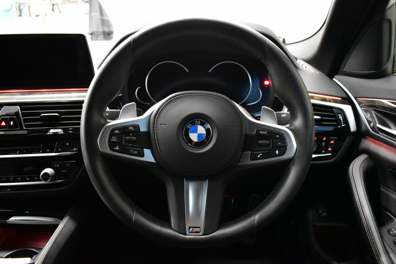 BMW 5シリーズ 530i Mｽﾎﾟｰﾂ 1ｵｰﾅｰ ｺﾝﾌｫｰﾄ&ﾊｲﾗｲﾝP ｱﾀﾞﾌﾟﾃｨﾌﾞLEDﾍｯﾄﾞﾗｲﾄ 前席ﾍﾞﾝﾁ&ﾏｯｻｰｼﾞ&全席ﾋｰﾀｰ付黒革 追従ACC ｿﾌﾄｸﾛｰｽﾞ ﾀｯﾁﾊﾟﾈﾙHDDﾅﾋﾞ 全周囲ｶﾒﾗ3Dﾋﾞｭｰ Pｱｼｽﾄ 車線変更&逸脱&歩行者警告 衝突軽減B 19AW 電動ﾄﾗﾝｸ 2年保証