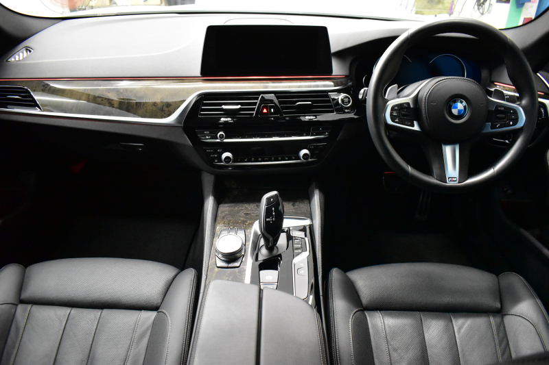 BMW 5シリーズ 530i Mｽﾎﾟｰﾂ 1ｵｰﾅｰ ｺﾝﾌｫｰﾄ&ﾊｲﾗｲﾝP ｱﾀﾞﾌﾟﾃｨﾌﾞLEDﾍｯﾄﾞﾗｲﾄ 前席ﾍﾞﾝﾁ&ﾏｯｻｰｼﾞ&全席ﾋｰﾀｰ付黒革 追従ACC ｿﾌﾄｸﾛｰｽﾞ ﾀｯﾁﾊﾟﾈﾙHDDﾅﾋﾞ 全周囲ｶﾒﾗ3Dﾋﾞｭｰ Pｱｼｽﾄ 車線変更&逸脱&歩行者警告 衝突軽減B 19AW 電動ﾄﾗﾝｸ 2年保証