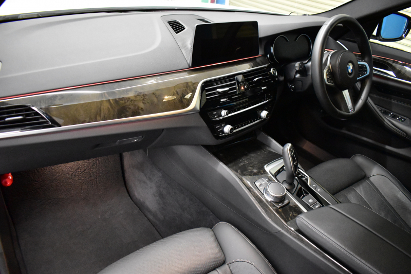 BMW 5シリーズ 530i Mｽﾎﾟｰﾂ 1ｵｰﾅｰ ｺﾝﾌｫｰﾄ&ﾊｲﾗｲﾝP ｱﾀﾞﾌﾟﾃｨﾌﾞLEDﾍｯﾄﾞﾗｲﾄ 前席ﾍﾞﾝﾁ&ﾏｯｻｰｼﾞ&全席ﾋｰﾀｰ付黒革 追従ACC ｿﾌﾄｸﾛｰｽﾞ ﾀｯﾁﾊﾟﾈﾙHDDﾅﾋﾞ 全周囲ｶﾒﾗ3Dﾋﾞｭｰ Pｱｼｽﾄ 車線変更&逸脱&歩行者警告 衝突軽減B 19AW 電動ﾄﾗﾝｸ 2年保証