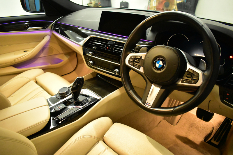 BMW 5シリーズ 523iﾂｰﾘﾝｸﾞ Mｽﾎﾟｰﾂ ﾊｲﾗｲﾝ 全席ﾋｰﾀｰ付ｷｬﾝﾍﾞﾗﾍﾞｰｼﾞｭﾚｻﾞｰ  追従ACC HUD ｱﾀﾞﾌﾟﾃｨﾌﾞLEDﾍｯﾄﾞﾗｲﾄ ﾀｯﾁﾊﾟﾈﾙHDDﾅﾋﾞ 全周囲ｶﾒﾗ3Dﾋﾞｭｰ Pｱｼｽﾄ 衝突軽減ﾌﾞﾚｰｷ 車線変更&逸脱&歩行者警告 液晶ﾒｰﾀｰ  19AW 2年保証