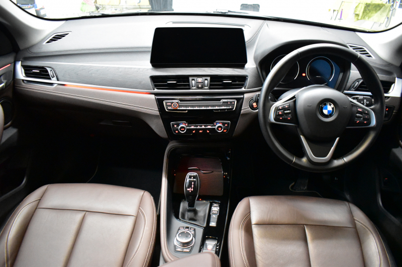 BMW X1 Xdrive18d Xﾗｲﾝ LCI後期 ﾌｪｲｽﾘﾌﾄ後ﾓﾃﾞﾙ 4WD ﾊｲﾗｲﾝ&ｺﾝﾌｫｰﾄP 追従ACC ﾋｰﾀｰ付電動ﾓｶﾚｻﾞｰ LEDﾍｯﾄﾞﾗｲﾄ 車線逸脱&歩行者警告 衝突軽減ﾌﾞﾚｰｷ ﾀｯﾁﾊﾟﾈﾙﾅﾋﾞBｶﾒﾗ 電動Rｹﾞｰﾄ 18AW 2年保証