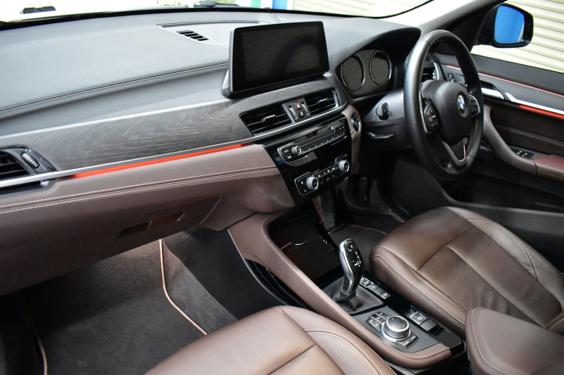 BMW X1 Xdrive18d Xﾗｲﾝ LCI後期 ﾌｪｲｽﾘﾌﾄ後ﾓﾃﾞﾙ 4WD ﾊｲﾗｲﾝ&ｺﾝﾌｫｰﾄP 追従ACC ﾋｰﾀｰ付電動ﾓｶﾚｻﾞｰ LEDﾍｯﾄﾞﾗｲﾄ 車線逸脱&歩行者警告 衝突軽減ﾌﾞﾚｰｷ ﾀｯﾁﾊﾟﾈﾙﾅﾋﾞBｶﾒﾗ 電動Rｹﾞｰﾄ 18AW 2年保証