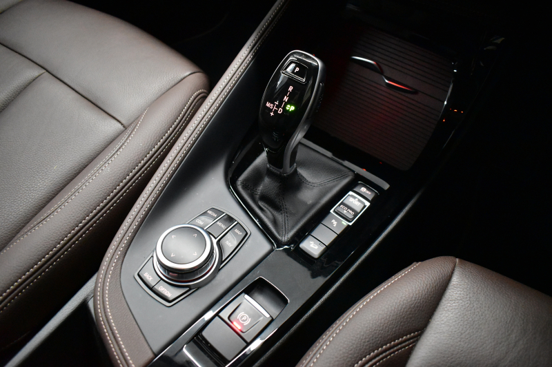 BMW X1 Xdrive18d Xﾗｲﾝ LCI後期 ﾌｪｲｽﾘﾌﾄ後ﾓﾃﾞﾙ 4WD ﾊｲﾗｲﾝ&ｺﾝﾌｫｰﾄP 追従ACC ﾋｰﾀｰ付電動ﾓｶﾚｻﾞｰ LEDﾍｯﾄﾞﾗｲﾄ 車線逸脱&歩行者警告 衝突軽減ﾌﾞﾚｰｷ ﾀｯﾁﾊﾟﾈﾙﾅﾋﾞBｶﾒﾗ 電動Rｹﾞｰﾄ 18AW 2年保証
