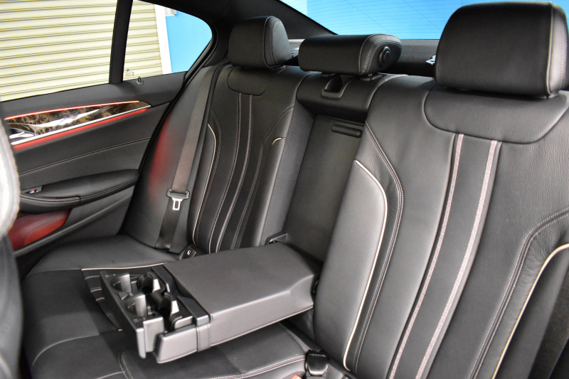 BMW 5シリーズ 530i Mｽﾎﾟｰﾂ 型式変更後モデル「JR20」ｾﾚｸﾄ&ﾊｲﾗｲﾝP ｻﾝﾙｰﾌ  全席ﾋｰﾀｰ付黒革 追従ACC HUD ﾊｰﾏﾝｶｰﾄﾞﾝ 4ｿﾞｰﾝAC 全面液晶ﾒｰﾀｰ LEDﾍｯﾄﾞﾗｲﾄ ﾀｯﾁﾊﾟﾈﾙHDDﾅﾋﾞ 全周囲ｶﾒﾗ3Dﾋﾞｭｰ Pｱｼｽﾄ 全面液晶ﾒｰﾀｰ 19AW Mﾊﾟﾌｫｰﾏﾝｽﾊﾟｰﾂ 電動ﾄﾗﾝｸ 2年保証