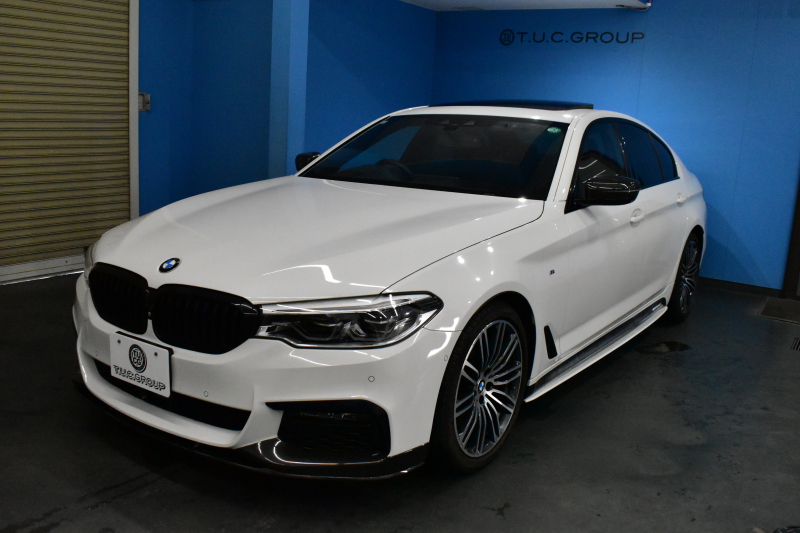BMW 5シリーズ 530i Mｽﾎﾟｰﾂ 型式変更後モデル「JR20」ｾﾚｸﾄ&ﾊｲﾗｲﾝP ｻﾝﾙｰﾌ  全席ﾋｰﾀｰ付黒革 追従ACC HUD ﾊｰﾏﾝｶｰﾄﾞﾝ 4ｿﾞｰﾝAC 全面液晶ﾒｰﾀｰ LEDﾍｯﾄﾞﾗｲﾄ ﾀｯﾁﾊﾟﾈﾙHDDﾅﾋﾞ 全周囲ｶﾒﾗ3Dﾋﾞｭｰ Pｱｼｽﾄ 全面液晶ﾒｰﾀｰ 19AW Mﾊﾟﾌｫｰﾏﾝｽﾊﾟｰﾂ 電動ﾄﾗﾝｸ 2年保証