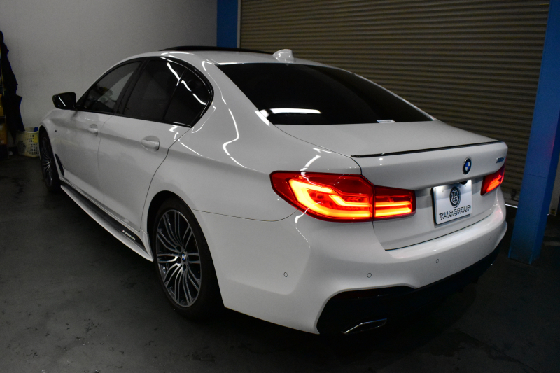 BMW 5シリーズ 530i Mｽﾎﾟｰﾂ 型式変更後モデル「JR20」ｾﾚｸﾄ&ﾊｲﾗｲﾝP ｻﾝﾙｰﾌ  全席ﾋｰﾀｰ付黒革 追従ACC HUD ﾊｰﾏﾝｶｰﾄﾞﾝ 4ｿﾞｰﾝAC 全面液晶ﾒｰﾀｰ LEDﾍｯﾄﾞﾗｲﾄ ﾀｯﾁﾊﾟﾈﾙHDDﾅﾋﾞ 全周囲ｶﾒﾗ3Dﾋﾞｭｰ Pｱｼｽﾄ 全面液晶ﾒｰﾀｰ 19AW Mﾊﾟﾌｫｰﾏﾝｽﾊﾟｰﾂ 電動ﾄﾗﾝｸ 2年保証