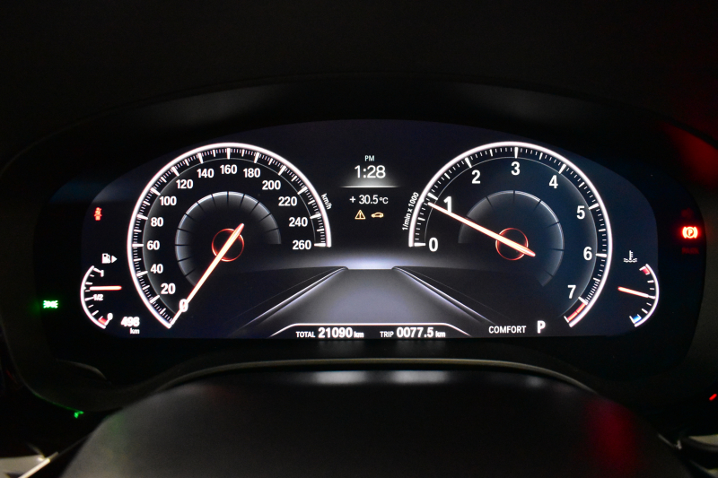 BMW 5シリーズ 530i Mｽﾎﾟｰﾂ 型式変更後モデル「JR20」ｾﾚｸﾄ&ﾊｲﾗｲﾝP ｻﾝﾙｰﾌ  全席ﾋｰﾀｰ付黒革 追従ACC HUD ﾊｰﾏﾝｶｰﾄﾞﾝ 4ｿﾞｰﾝAC 全面液晶ﾒｰﾀｰ LEDﾍｯﾄﾞﾗｲﾄ ﾀｯﾁﾊﾟﾈﾙHDDﾅﾋﾞ 全周囲ｶﾒﾗ3Dﾋﾞｭｰ Pｱｼｽﾄ 全面液晶ﾒｰﾀｰ 19AW Mﾊﾟﾌｫｰﾏﾝｽﾊﾟｰﾂ 電動ﾄﾗﾝｸ 2年保証